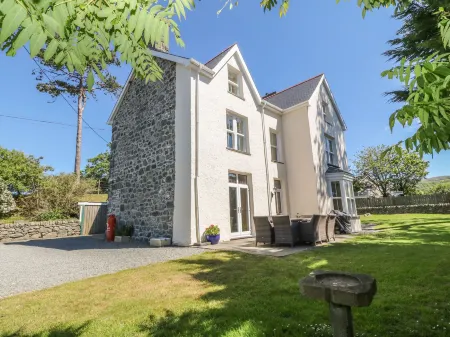 Tyddyn Goronwy Отели в г. Talybont