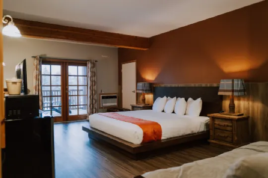 Glacier House Hotel & Resort