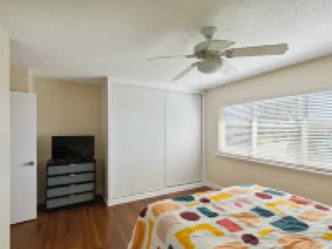 ที่พักส่วนตัวให้เช่าสไตล์โมเดิร์นที่ให้ความผ่อนคลายพร้อมสระว่ายน้ำส่วนตัว 4 ห้องนอน โดย RedAwning โรงแรมในอาซูซ่า