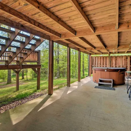 Cozy Trenton Cabin w/ Spa ~ 15 Mi to Lookout Mtn!