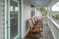 Cozy Fries Escape w/ Mountain & River Views! - parking