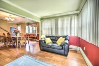 Pet-Friendly Latham Retreat ~ 7 Mi to Albany! - Wifi