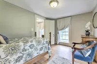 Charming Farmhouse w/ Pool & Fishing Pond! - parking