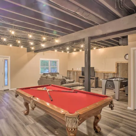 Lakeside Blue Eye Escape w/ Game Room & Hot Tub!