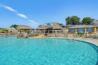 Getaway w/ Hot Tub in Margaritaville Lake Resort! - Spa