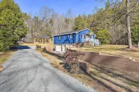 Charming Yadkin Valley Cottage w/ Deck & Yard - Wifi