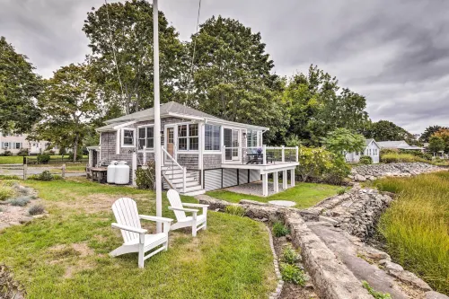 Charming Bristol Cottage w/ Private Beach! - 3-Star