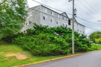 Walk to W&l: Lexington Condo Near Shops & Dining - Pysäköinti