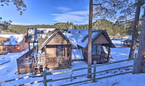 Black Hills Cabin w/ Hot Tub: 11 Mi to Mt Rushmore - Maalaistalo