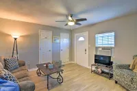 1/2 Mi to Beach: Convenient Retreat in Galveston!