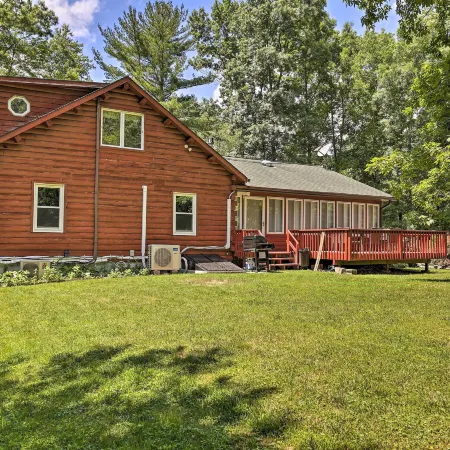 Hike and Ski Log Cabin in East Stroudsburg!