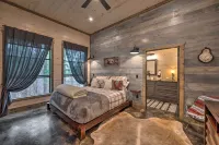 Luxury Cabin in the Woods w/ Hot Tub & Yard Games!
