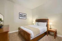 Llama-Stay at Spooky Tooth Ranch – Mtn Views!! Hotels in Windsor