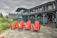 Deck & Sweeping Views: Family Union Home - parking