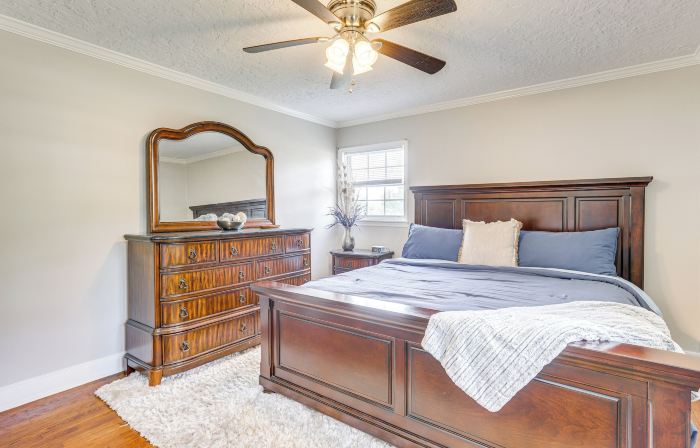Inviting Jacksonville Home < Half Mi to University