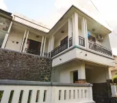 ヴィラ ウレキ ティインガン・バンダー周辺のホテル