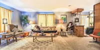 Artsy Getaway ~ 8 Miles to Downtown Kansas City! - Maison De Trois Chambres