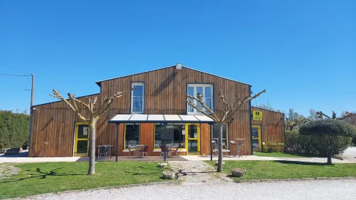 Logis hôtel Restaurant le Clos Saint Loup فنادق في Villespy