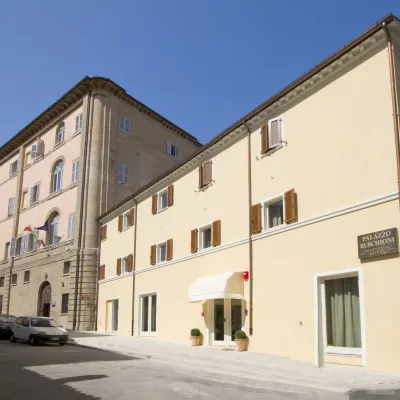 Palazzo Ruschioni Boutique Hotel Отели рядом с достопримечательностью «Железнодорожная станция Анкона»