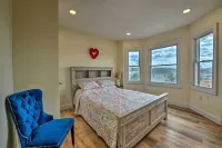 Seaside Wildwood Haven: Walk to Boardwalk/Beach! - Homestays