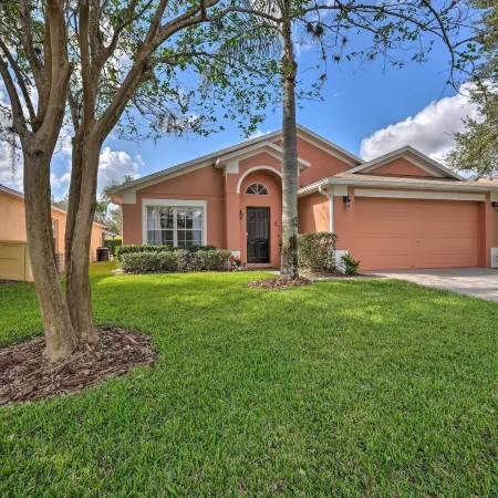 10 Mi to Disney + Heated Pool: Florida Abode!