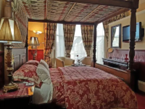 Lauderville Guest House