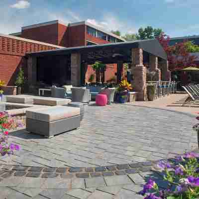 DoubleTree by Hilton Akron Fairlawn Hotel Exterior