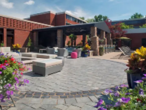 DoubleTree by Hilton Akron Fairlawn サミットのホテル