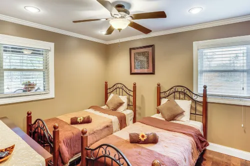 Private Hot Tub on 10 Acres: Cozy Catskill Getaway Hotels in Catskill