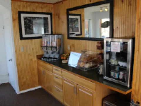 Cougar Land Motel Hotels in Pullman