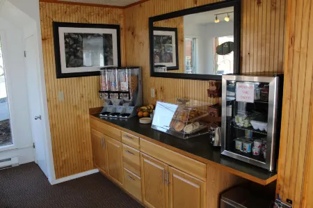 Cougar Land Motel Отели рядом с достопримечательностью «Palouse Discovery Science Center»