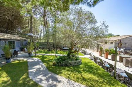 Elégance Suites Hôtel Отели в г. Арс-ан-Ре