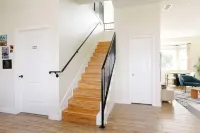 Hilltop Views! Large 5BR Home + Private Guesthouse