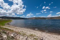 Cozy Cabin w/ Hot tub near amazing fishing lake!