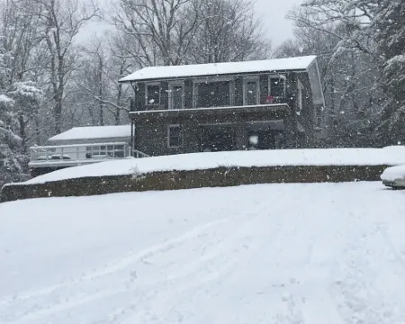 Entire Guest Suite in Haus Edelweiss on the Blue Ridge Parkway マクドウェルのホテル