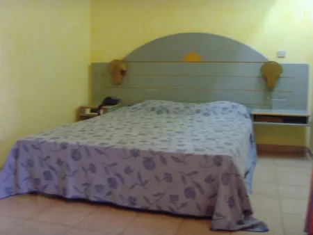 Studio 3107 sea view, beach, swimming pool by restaurant bar, park car rental