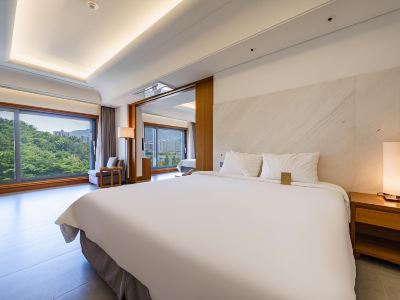 Pinegrove Hotel