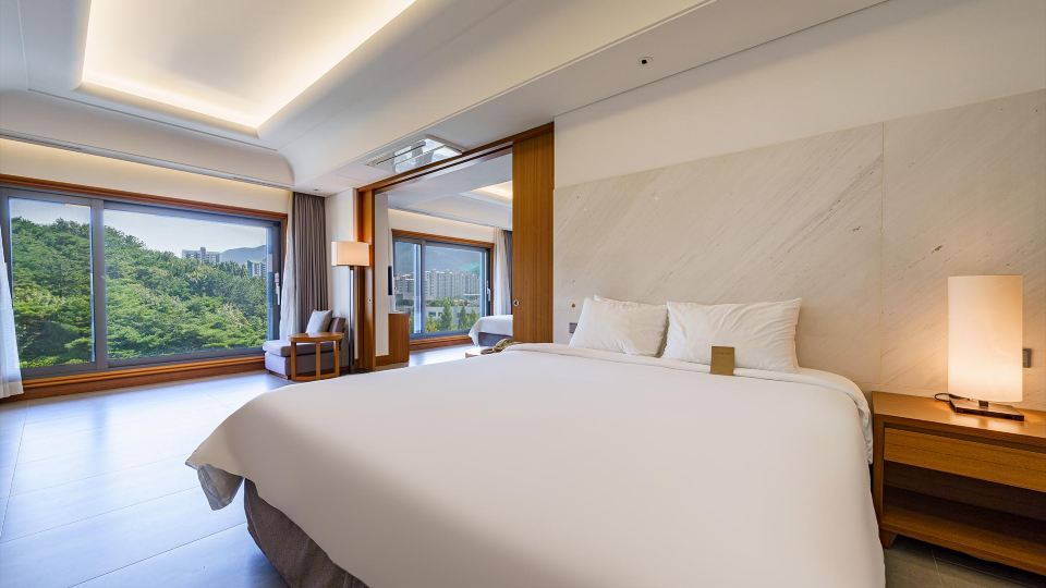 Pinegrove Hotel