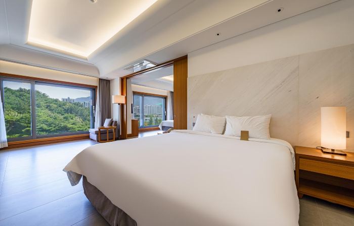 Pinegrove Hotel