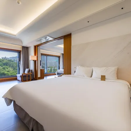 Pinegrove Hotel