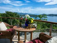 Couples Retreat, Sweeping VIEWS, Kayaks Await at the Beach! Hotels in Coral Bay