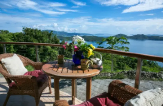 Couples Retreat, Sweeping VIEWS, Kayaks Await at the Beach!