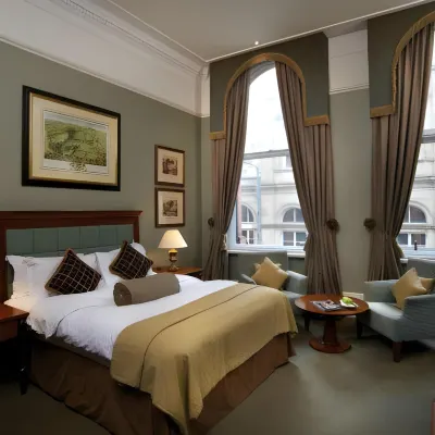 Quebecs Luxury Apartments Hotels near Leeds City Square