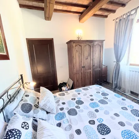Detached Villa - Sleeps 10 - Pool - Pergola - Playground for Children - Wifi