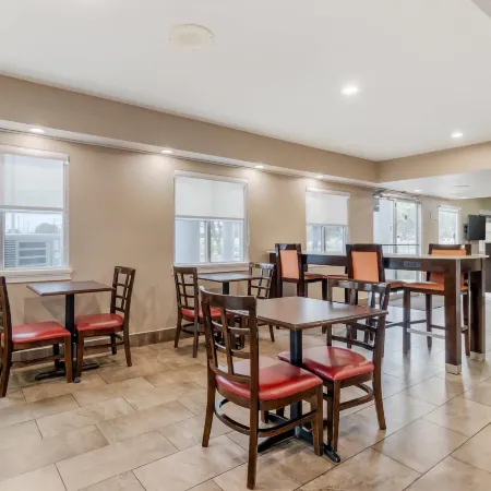 Quality Inn & Suites Near Six Flags and Medical Center