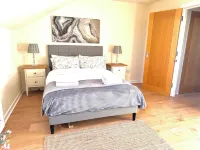 Apartment in Swinton with Free Parking–  Sleeps 4 Hotels in Worsley