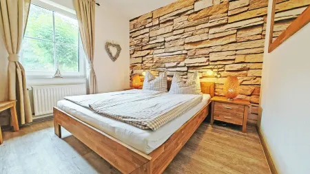 Fantastically situated vacation home for families & dogs, fenced, 200m to Lake Plau Отели в г. Фюнфзеен