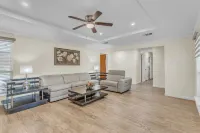 Edgewater Retreat Rowlett/Rockwall. 4-Bedrm 2Bathrm 2 Garage Hotels in Rowlett