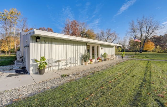 5 Mi to St Joseph River: Apartment w/ Fire Pit!