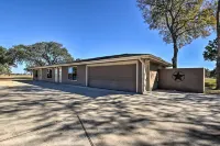 Lakefront Wallis Ranch w/ Private Beach & Patio!